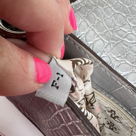 Vtg Y2K Guess Mini Bag Silver Croc Embossed Chain Accent Purse Handbag Retro - Picture 12 of 16